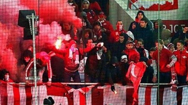 Spartak taraftarları Türk bayrağı yaktı