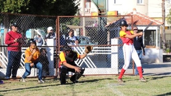 Türkiye Beyzbol ve Softbol Şampiyonası Kemer'de yapılıyor