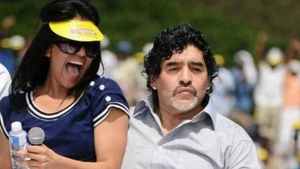 Çılgın dans Maradona'yı kovdurdu