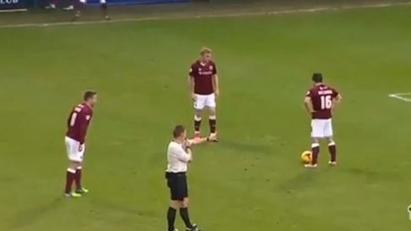 Rakibi maymun eden frikik