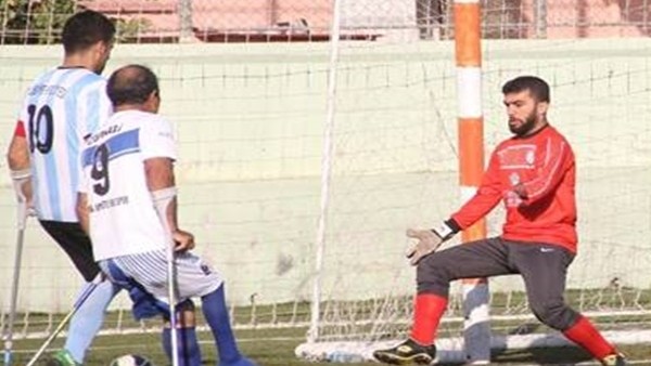 Engelli genç engel tanımıyor