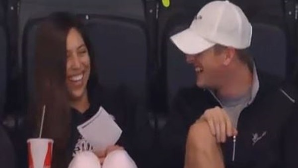 İlk buluşmada Öpücük kamerasınna yakalanınca!