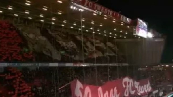 Liverpool taraftarını kıskandıracak 'You'll Never Walk Alone' performansı