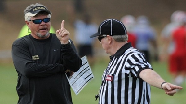 Oyuncusuna kafa attı, kafası yarıldı!