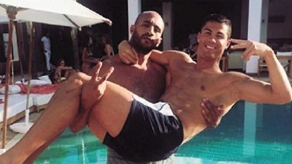 Cristiano Ronaldo'nun fotoğafı stüdyoyu karıştırdı