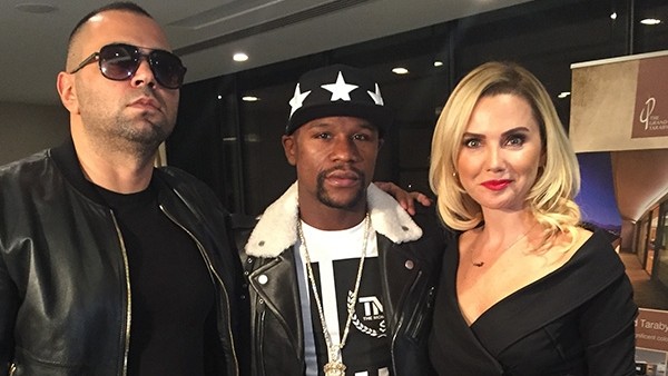 Şampiyon boksör Mayweather geldi