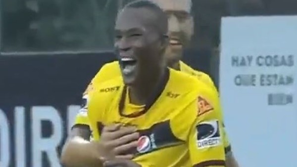 30 metreden kafa golü! İnanılmaz...