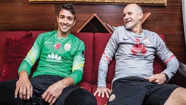 Muslera kendisiyle ilgili yapılan capsleri yorumladı
