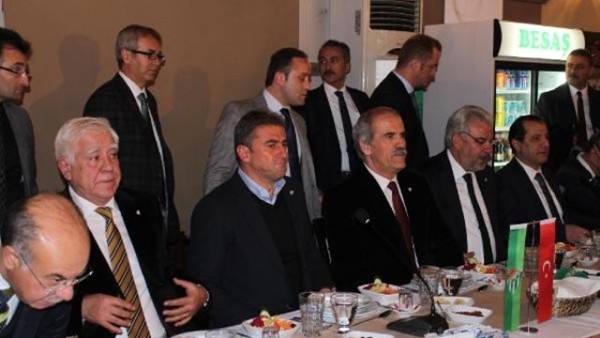 Bursasporlu futbolcular moral yemeğinde buluştu