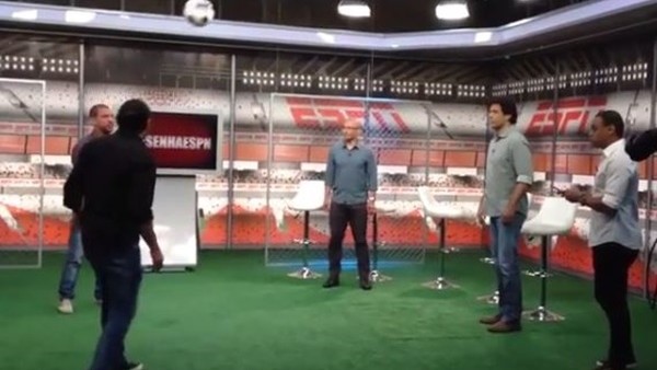 Alx de Soza topla buluştu