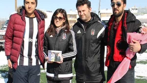 5 Aylık Harçlığını Beşiktaş'a Gönderen Genç Taraftar