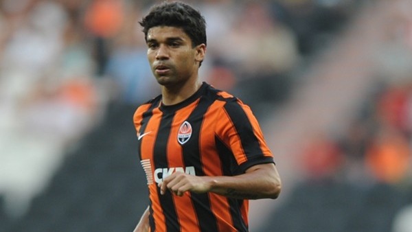 Kaleciyi önde gördü golünü attı