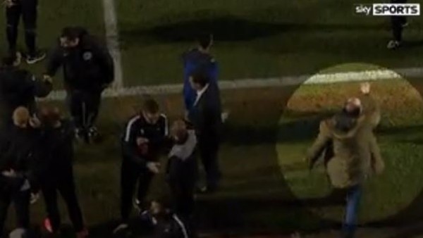 Başkan menajeri tekmeledi