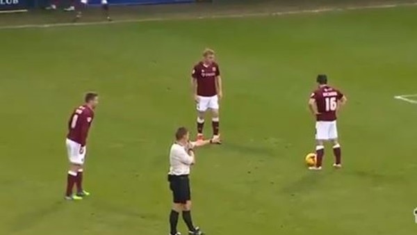 Rakibi maymun eden frikik