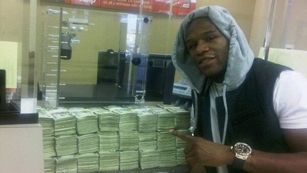 Floyd Mayweather dansöz oynattı
