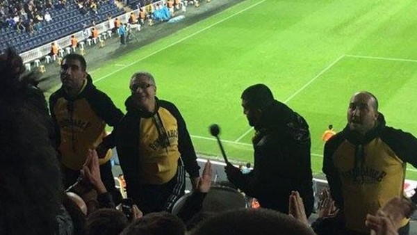 Mehmet Ali Erbil'den skandal tezahürat