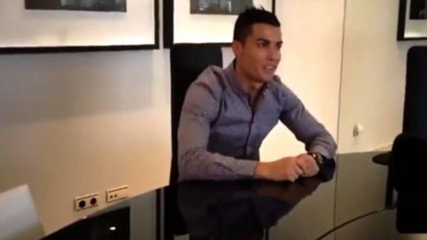 Cristiano Ronaldo evinin kapılarını açtı