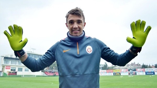 Muslera'nın eldivenine 7 bin lira