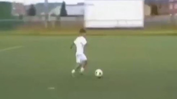 Ronaldo gibi çalım atıp, Messi gibi bitiriyor!