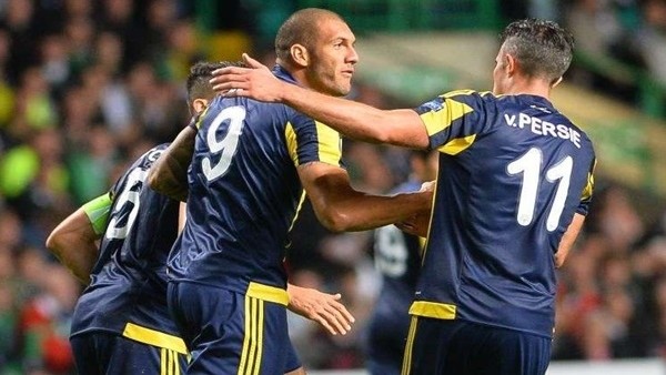 Van Persie mi, Fernandao mu? Kim oynamalı?