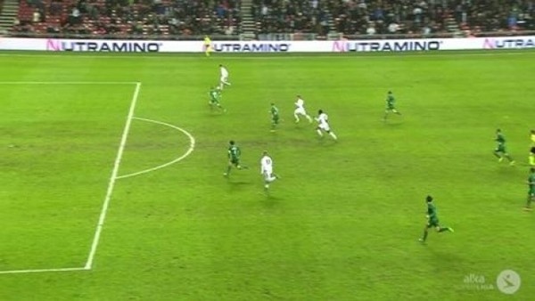 Büyük şanssızlık! Kendi kalesine attılar..