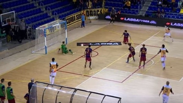 Kalesinde devleşti! Enfes kurtarışlar...