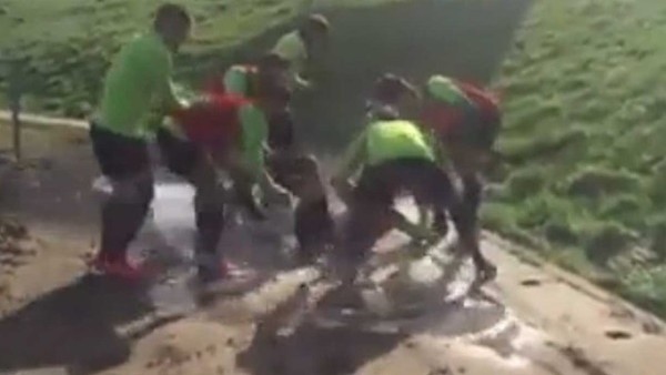 Postiga'ya çamurlu veda