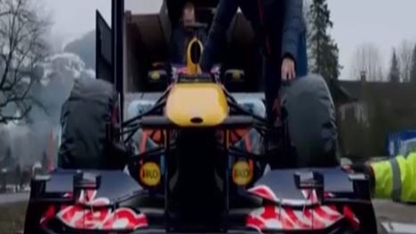 Formula 1 aracı karlar üstünde