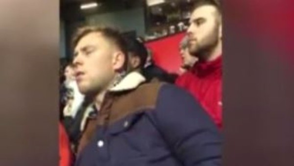 Tribünde uyuyakaldı