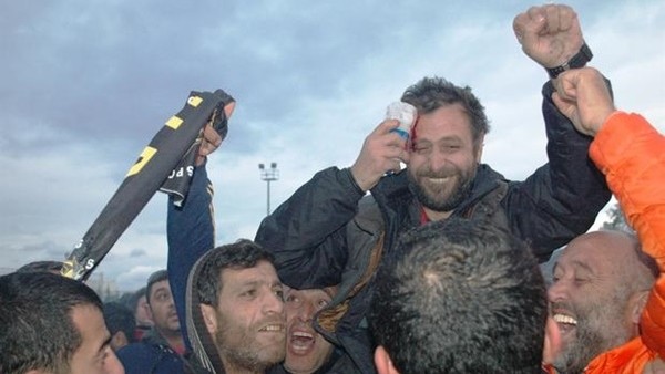 Nejat İşler'in kanlar içinde şampiyonluk sevinci