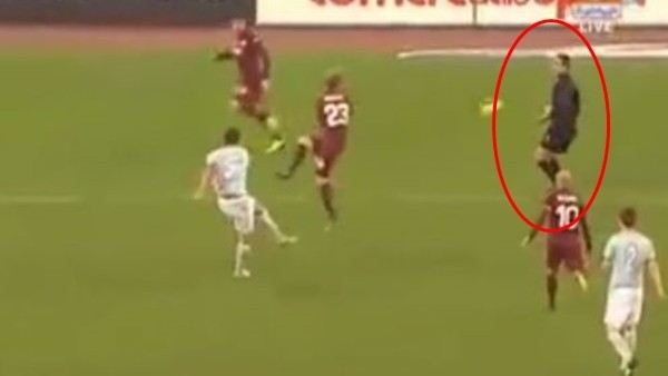 Sert şut hakemi bayılttı