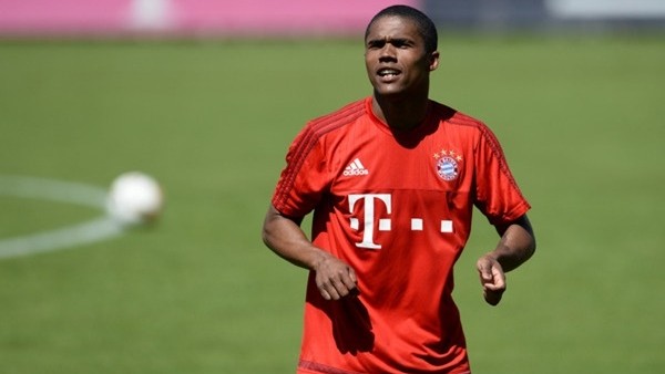 Douglas Costa'dan kusursuz kontrol