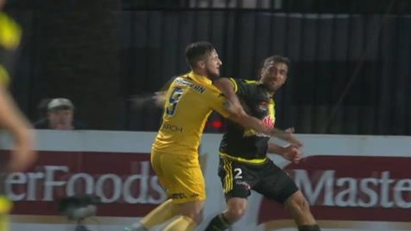 Rakibe kafaya sarı kart