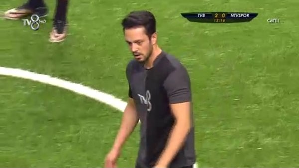 Murat Boz hem popçu, hem topçu!