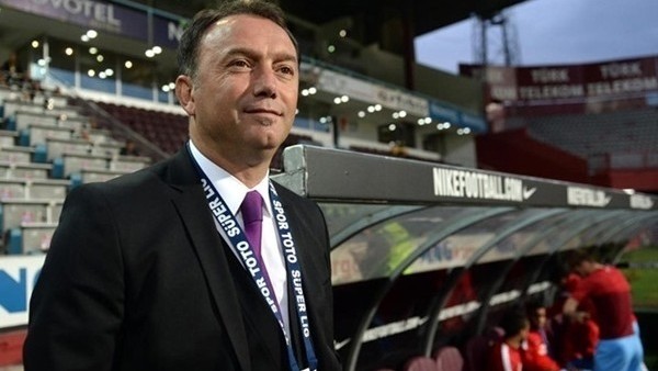 Hami Mandıralı resmi sözleşmeyi imzaladı