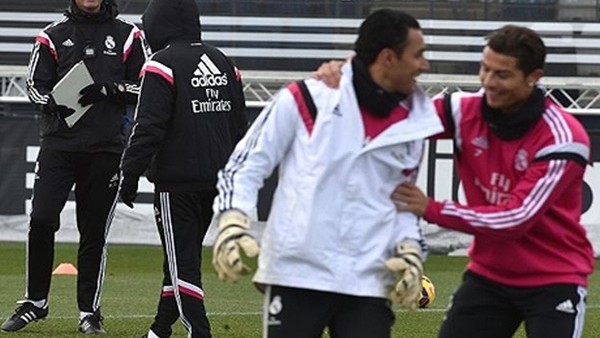 Navas bacak arası yedi güldürdü