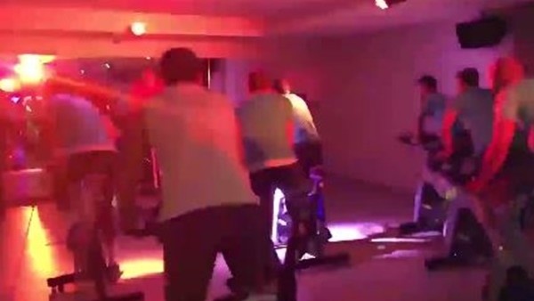 Hikmet Karaman'dan disco ortamlı antrenman