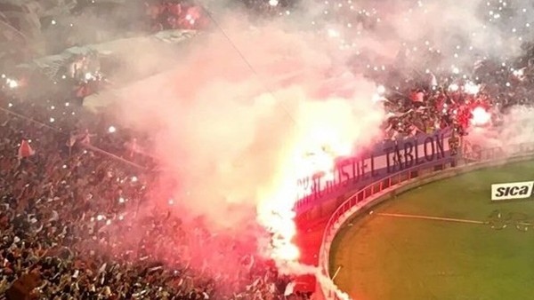 Boca-River derbisnde taraftarların coşkusu!