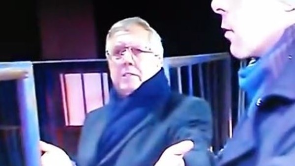 Aziz Yıldırım'dan kameramana fırça!