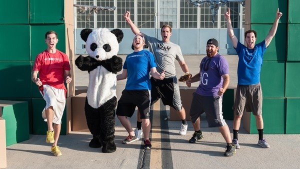 Dude Perfect futbola el attı