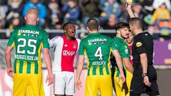 Ajaxlı oyuncuya ırkçı saldırı