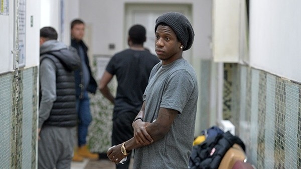 Sağlık kontrolünde gözle taciz kameralara yakalandı