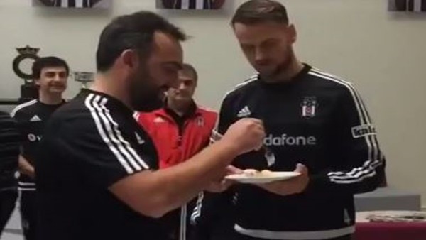 Milosevic'ten Türkçe şarkı