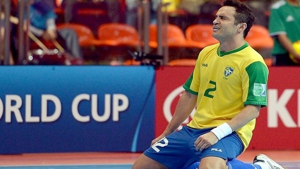 Efsaneden taraftara tükürük