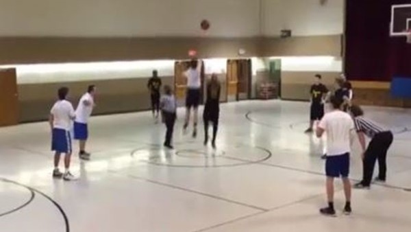 Amerikan futbolunu basketbola uyarlayınca..