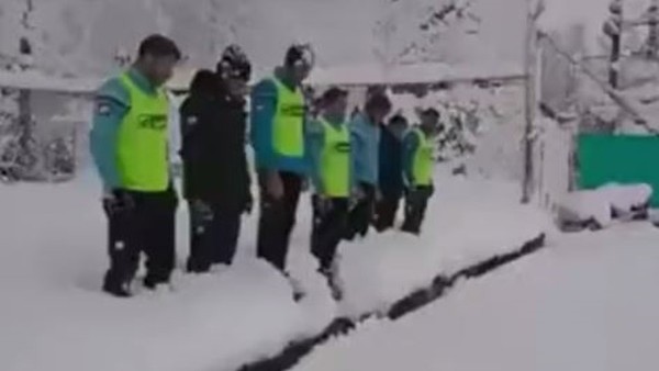 Böylesi görülmedi! Yan yana dizildiler ve...