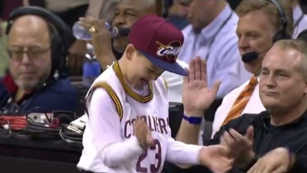 Cavaliers'li çılgın çocuk taraftar!