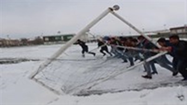 Kaleyi söküp kaleyle sahayı temizlediler