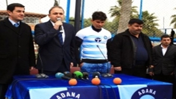 İmza töreninde meşale şov