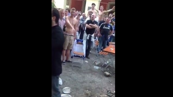 Chelsea taraftarından iğrenç bir davranış.